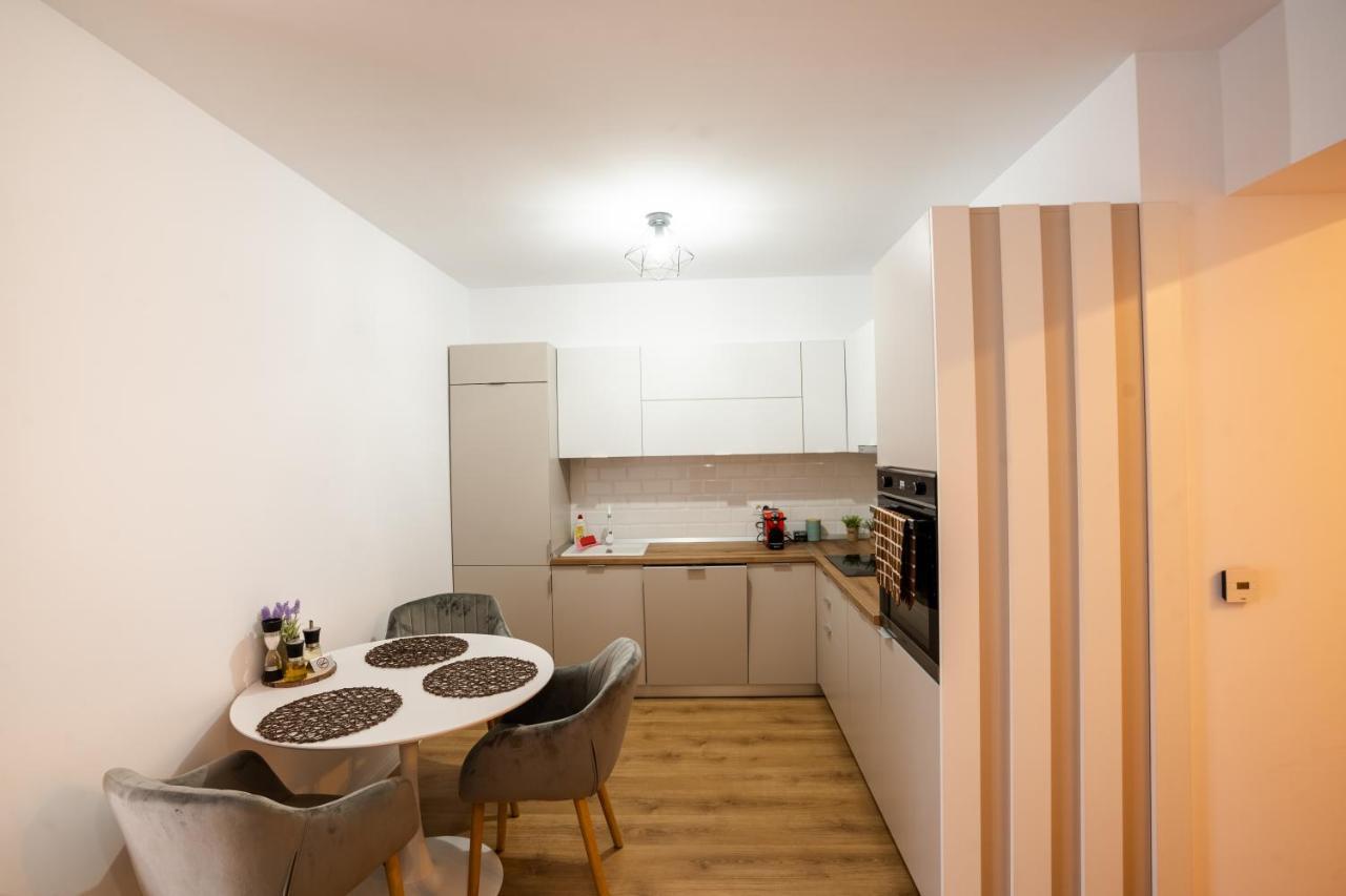 City Center Accommodation - 404 Решіца Екстер'єр фото